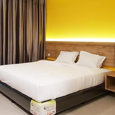 מדאן Oyo 90015 Platinum Guest House מראה חיצוני תמונה