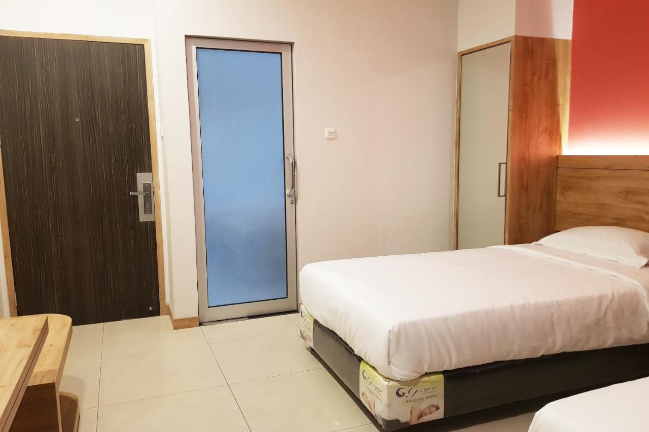 מדאן Oyo 90015 Platinum Guest House מראה חיצוני תמונה