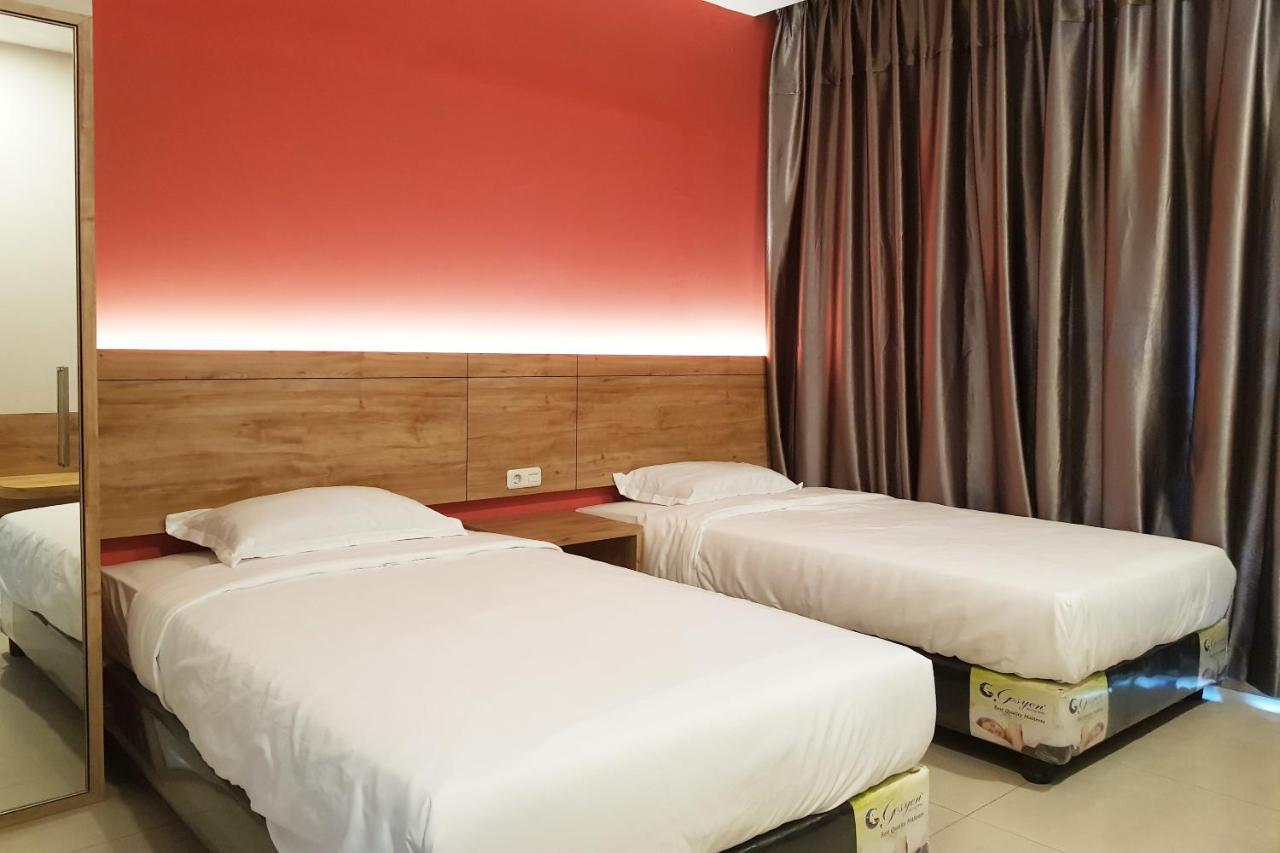 מדאן Oyo 90015 Platinum Guest House מראה חיצוני תמונה