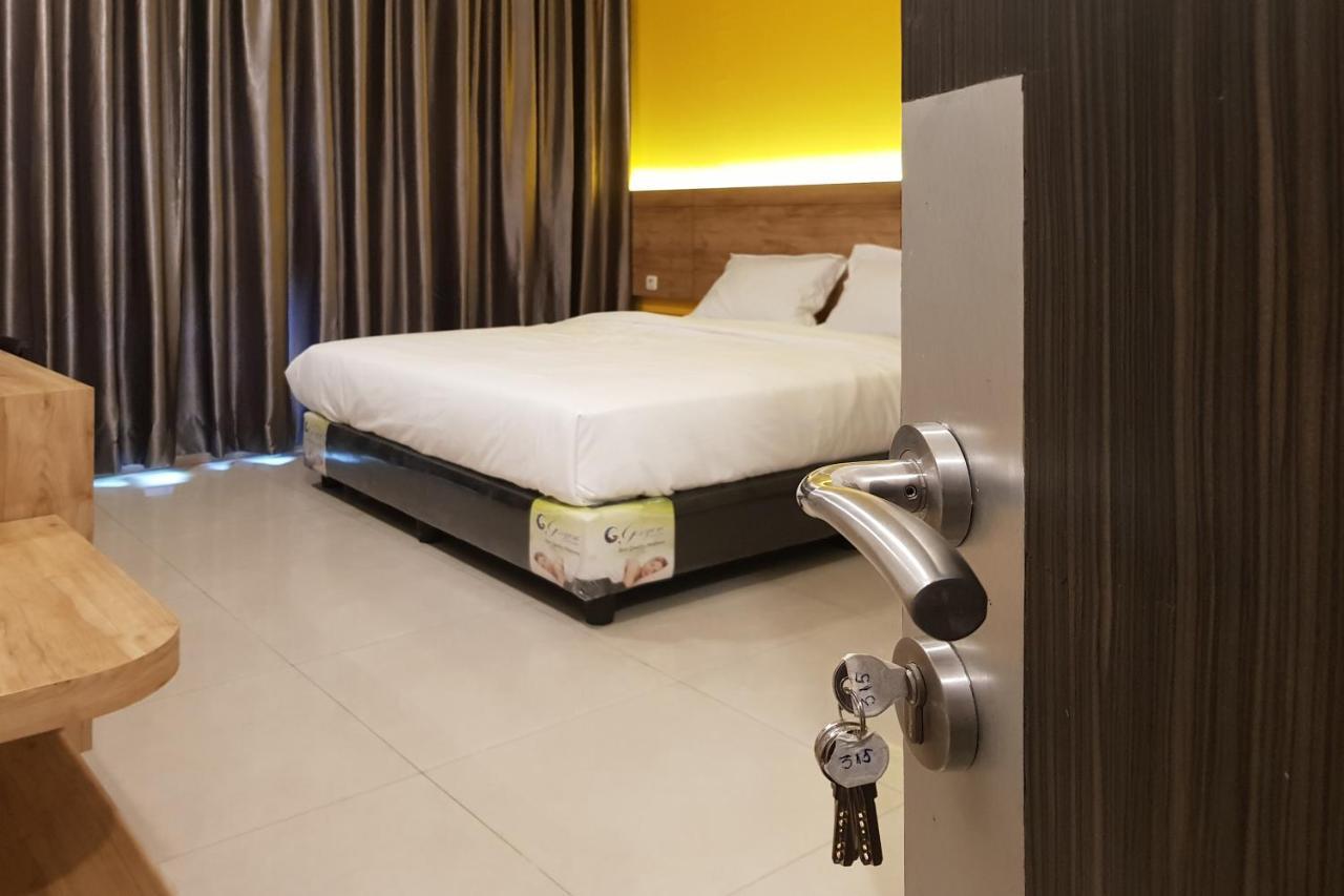 מדאן Oyo 90015 Platinum Guest House מראה חיצוני תמונה