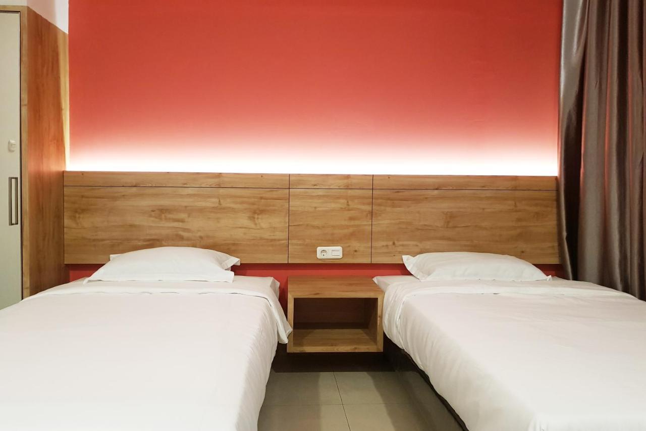 מדאן Oyo 90015 Platinum Guest House מראה חיצוני תמונה