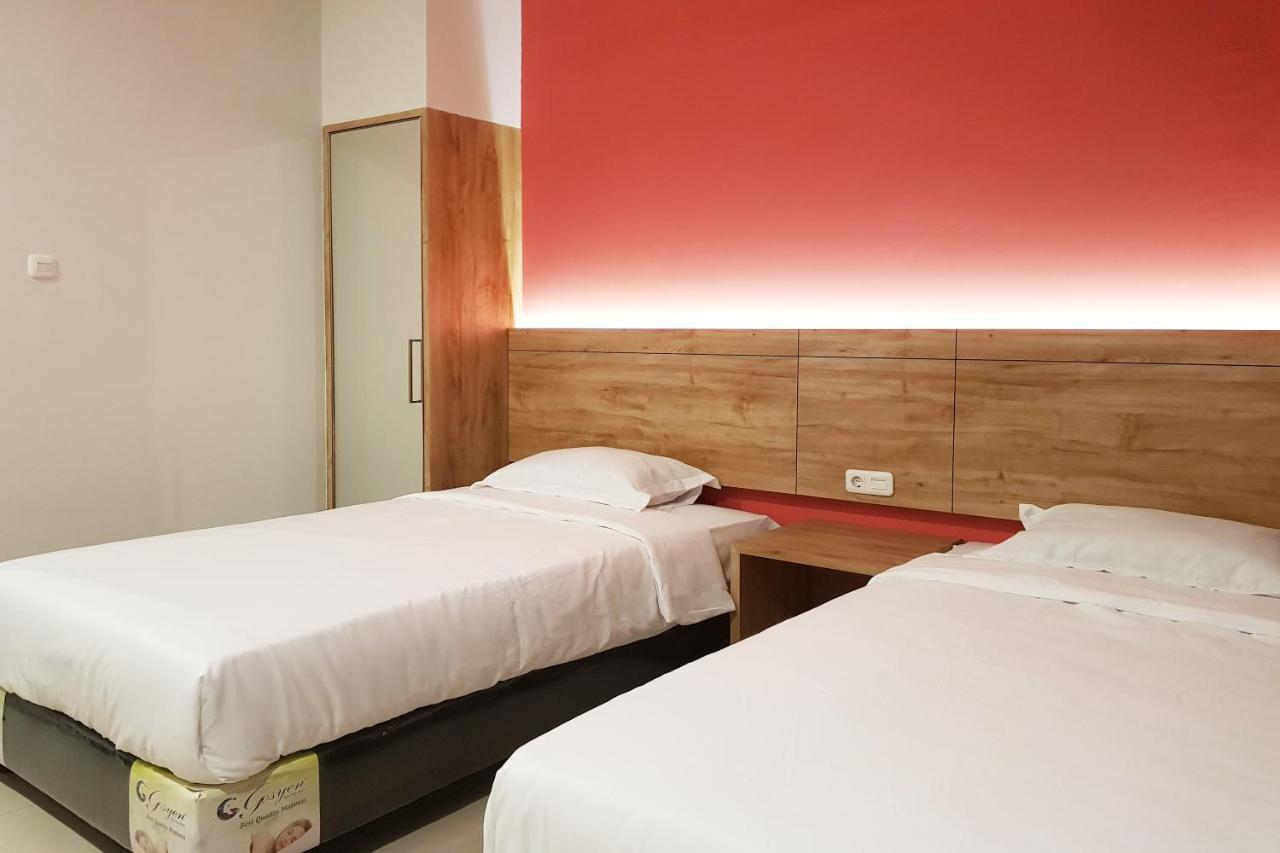 מדאן Oyo 90015 Platinum Guest House מראה חיצוני תמונה