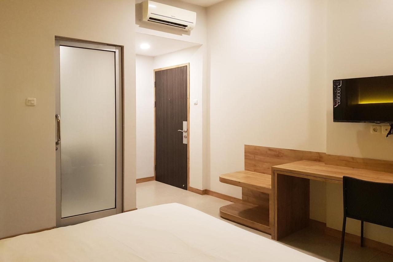מדאן Oyo 90015 Platinum Guest House מראה חיצוני תמונה